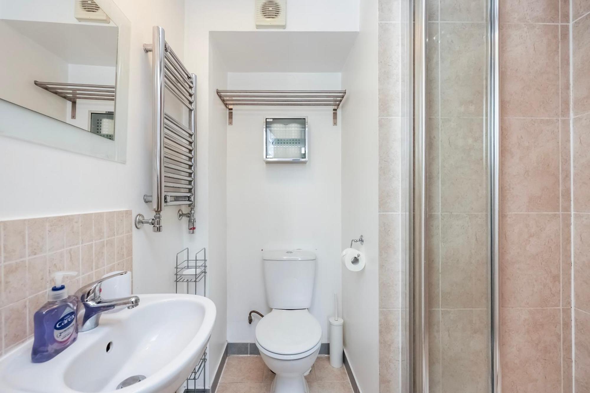 Double Rm And Ensuite In Clapham Londra
