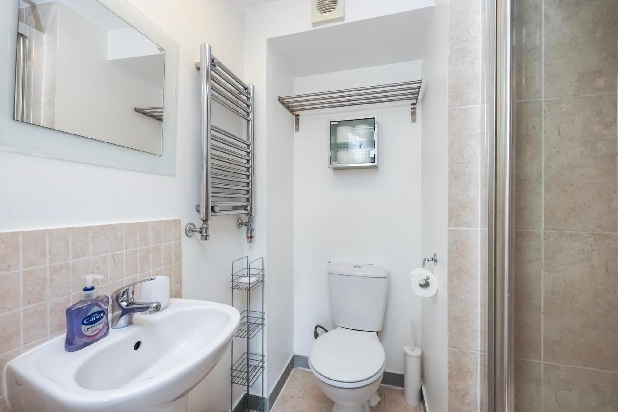 Double Rm And Ensuite In Clapham *
